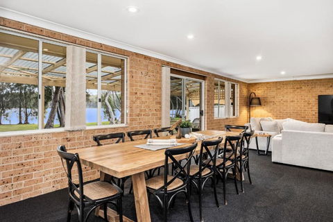 Luxury Lakefront Hideaway - Darwin Holiday 2