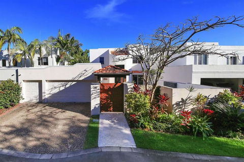Luxury Lakeside Villa - Darwin Holiday 3