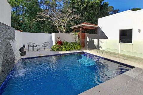 Luxury Lakeside Villa - Darwin Holiday 2
