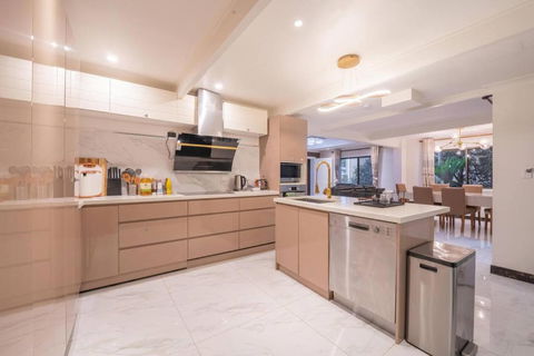 Luxury Living 2 Bedrooms 4 Beds 2B Athrooms In Southern Brisbane+ Parking - Darwin Holiday 1