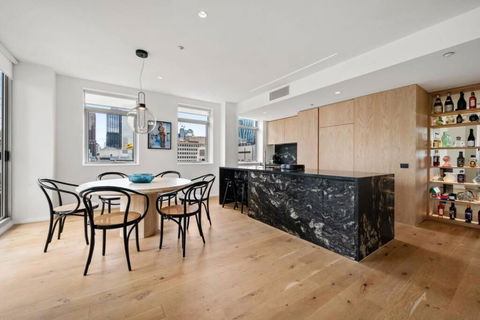 Luxury Living In The Paris End - Darwin Holiday 2