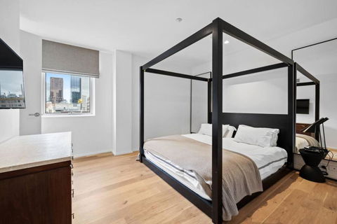 Luxury Living In The Paris End - Darwin Holiday 3