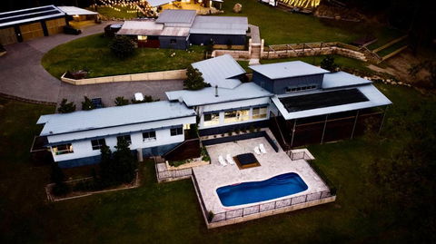 Luxury Mandalong Mansion With Pool & Spa - Darwin Holiday 0