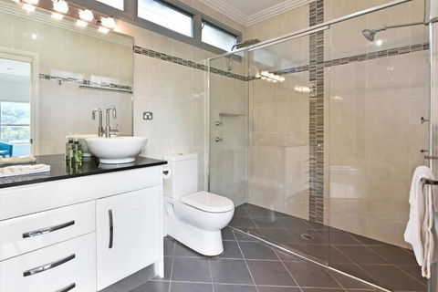 Luxury Mandalong Mansion With Pool & Spa - Darwin Holiday 3