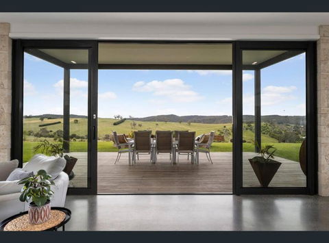 Luxury Modern Farm Stay With Country Living - Darwin Holiday 0