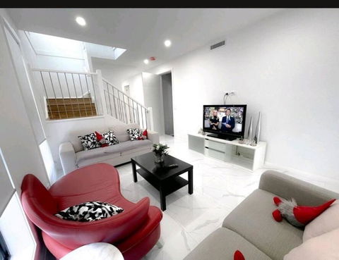 Luxury New 5 Bedroom 3 Bathroom+ Study/ Back Yd - Darwin Holiday 0