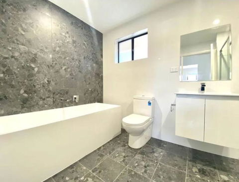 Luxury New 5 Bedroom 3 Bathroom+ Study/ Back Yd - Darwin Holiday 3