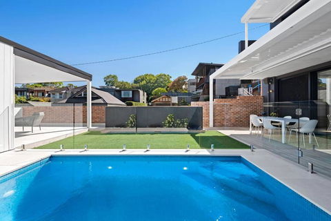 Luxury NEW 5BDRM Oasis With Heated Pool - Darwin Holiday 0