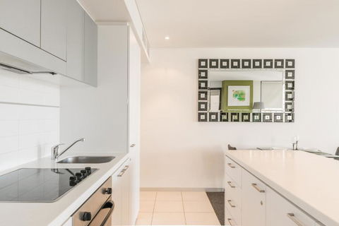 Luxury Oaks Horizons Apartment With A Pool - Darwin Holiday 1