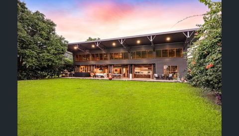 Luxury On Lake Tinaroo Lakefront Living - Darwin Holiday 0