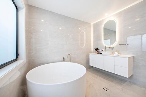 Luxury On Oxford - Contemporary Style, Sleeps 8 - Darwin Holiday 3