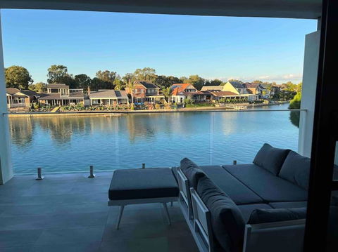 Luxury On The Lake - Darwin Holiday 0