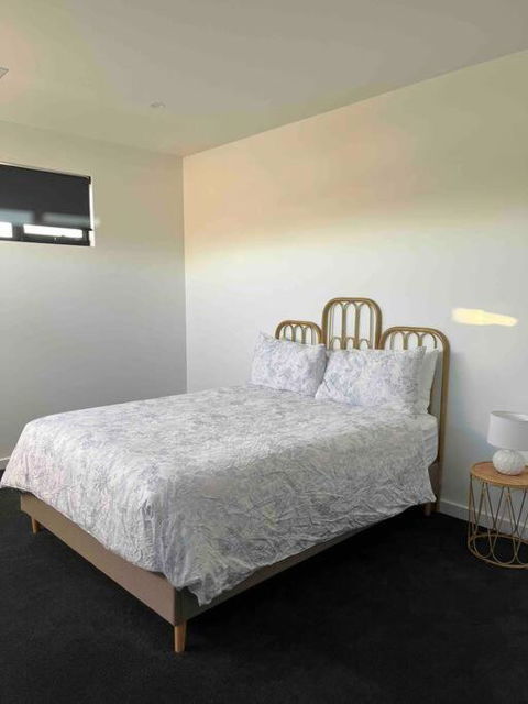 Luxury On The Lake - Darwin Holiday 3