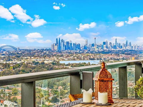 Luxury Penthouse - Sydney Skyline Views - Darwin Holiday 0