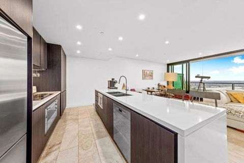 Luxury Penthouse - Sydney Skyline Views - Darwin Holiday 3