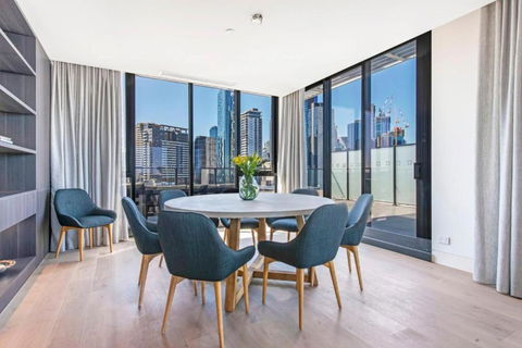 Luxury Penthouse With Astonishing Bay And City Views - Darwin Holiday 3
