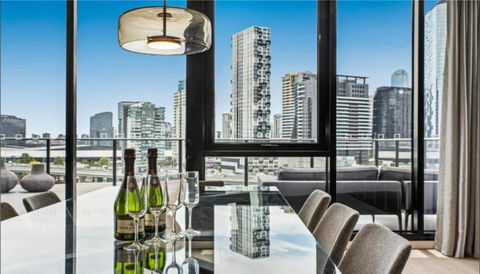 Luxury Penthouse With Astonishing Bay And City Views - Darwin Holiday 0