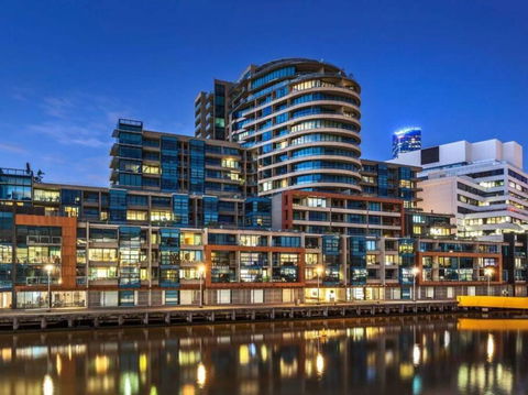 Luxury Premium 2-Bedroom Oasis Near Yarra River - Darwin Holiday 0