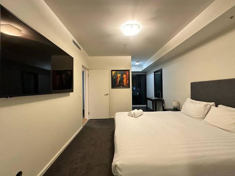Luxury Premium 2-Bedroom Oasis Near Yarra River - Darwin Holiday 1