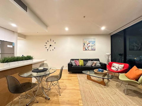 Luxury Premium 2-Bedroom Oasis Near Yarra River - Darwin Holiday 2