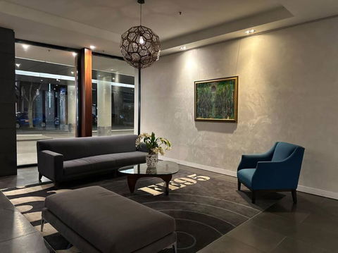 Luxury Premium 2-Bedroom Oasis Near Yarra River - Darwin Holiday 3
