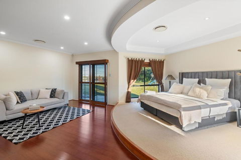 Luxury Range Stay! 6 Bedroom 4 Bathroom - Darwin Holiday 2