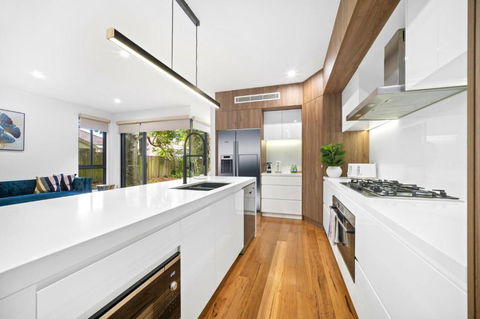 Luxury Retreat & Spacious 4BR House In Willoughby - Darwin Holiday 2
