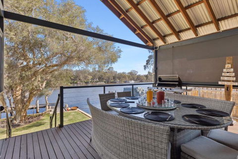 Luxury Riverside Escape With Private Jetty On The Murray River - Darwin Holiday 2