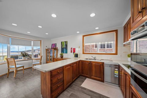 Luxury Sandy Bay Living River Views Free Parking - Darwin Holiday 1