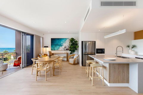 Luxury Seaside Living, Sunshine Beach - Darwin Holiday 1