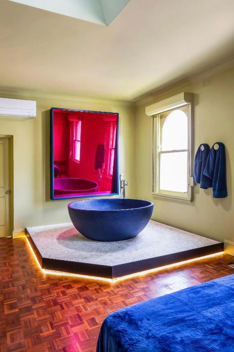 Luxury Space In Victorian Mansion. Hot Tub! - Darwin Holiday 0