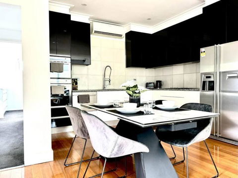 Luxury Stay In Williamstown - Darwin Holiday 0