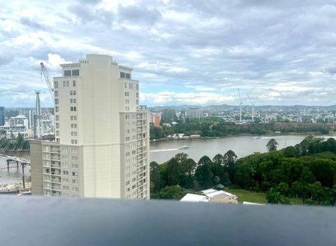 Luxury Stays - Skytower Brisbane L26 - Darwin Holiday 2