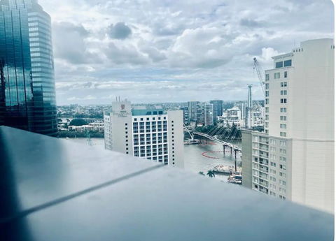 Luxury Stays - Skytower Brisbane L26 - Darwin Holiday 1