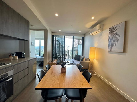Luxury Top Level 1 Bedroom Apartment With Stunning View In Adelaide CBD - 1 Minute Walk To Rundle Mall - Free Wifi & Netflix - Darwin Holiday 2