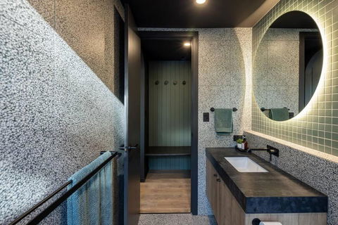 Luxury Vineyard Cabin Escape - Darwin Holiday 1