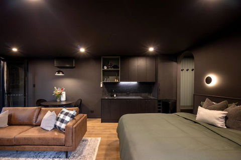 Luxury Vineyard Cabin Escape - Darwin Holiday 2