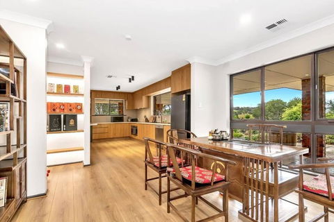 Luxury Vineyard Retreat - Darwin Holiday 2