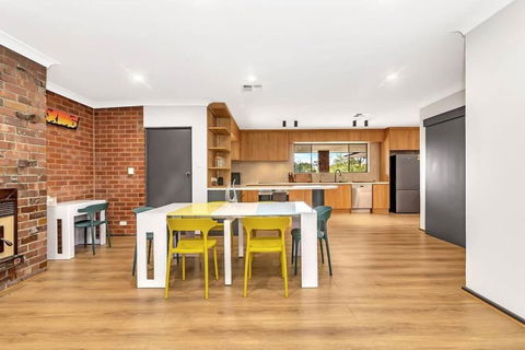 Luxury Vineyard Retreat - Darwin Holiday 3