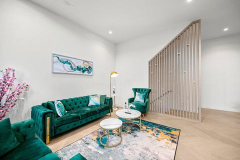 Luxury VIP 4-Bedroom Townhouse In Port Melbourne - Darwin Holiday 1