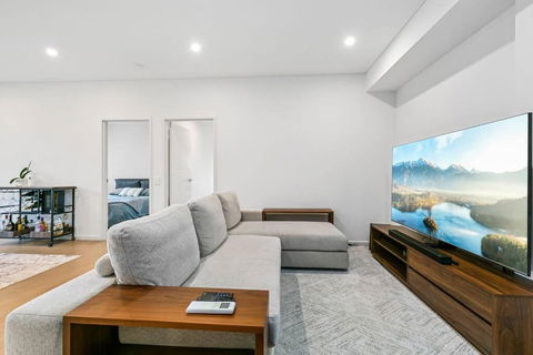 Luxury Waterfront 2 Bed Near Olympic Park & Parra - Darwin Holiday 2
