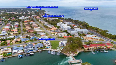 Luxury Waterfront Family Entertainer On Dolphin - Darwin Holiday 2