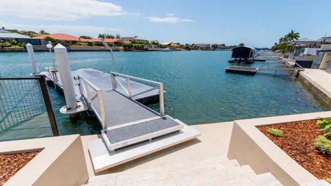 Luxury Waterfront Family Entertainer On Dolphin - Darwin Holiday 1