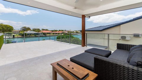 Luxury Waterfront Family Entertainer On Dolphin - Darwin Holiday 3