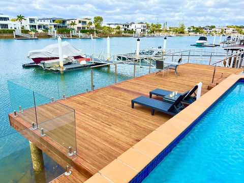Luxury 4 Bedroom Waterfront Holiday Home On The Sunshine Coast - Darwin Holiday 0
