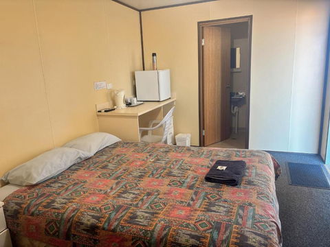 Lyndhurst Hotel Motel SA Australia 5731 - Darwin Holiday 0
