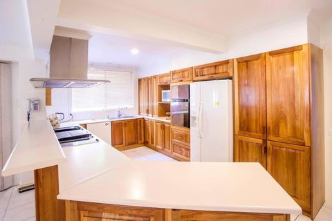 Lynnwood Villa, Netflix, Indoor Pool, The Best Melbourne Retreat - Darwin Holiday 3