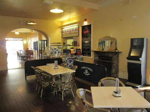 Maclean Hotel - Darwin Holiday 1