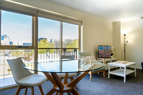 MadeComfy Spacious CBD Apartment In Prime Location - Darwin Holiday 0