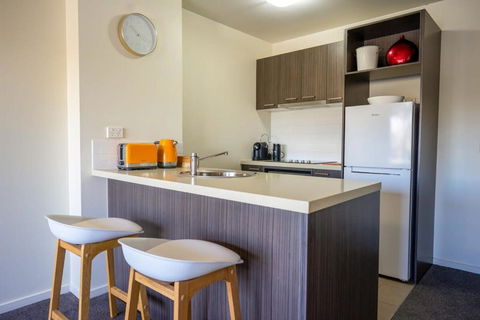 MadeComfy Spacious CBD Apartment In Prime Location - Darwin Holiday 3